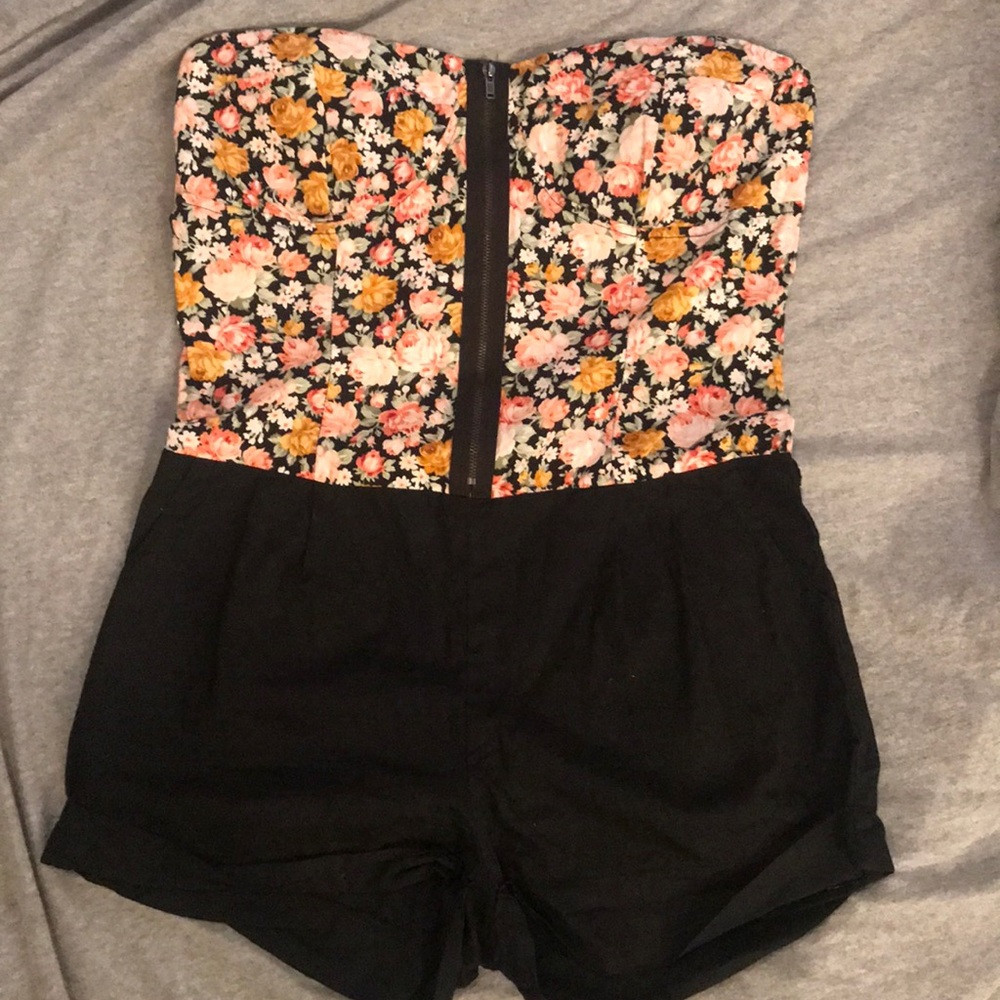 🌸 Halter jumpsuit floral top with black shorts